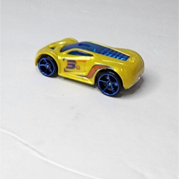 Vintage 2007 Mattel Hot Wheels Matchbox Ultra Rage Yellow Sports Car Racing htf - Picture 2 of 9